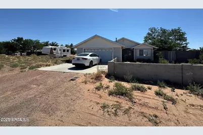 201 Blue Sage Street, Holbrook, AZ 86025 - Photo 1