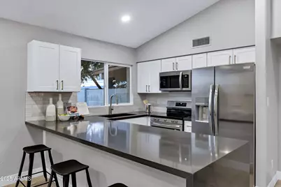 9118 N 68th Lane, Peoria, AZ 85345 - Photo 1