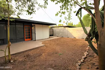 3247 N 40th Street #B, Phoenix, AZ 85018 - Photo 1