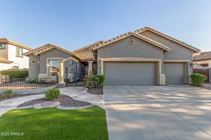 6757 S Seneca Way, Gilbert, AZ 85298 - Photo 2