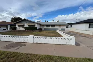 3844 N 34th Pl, Phoenix, AZ 85018 - Photo 1