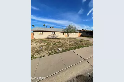 330 E Desert Drive, Phoenix, AZ 85042 - Photo 1