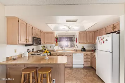 10442 W Harmont Drive, Peoria, AZ 85345 - Photo 12