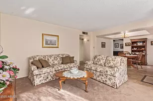 10442 W Harmont Dr, Peoria, AZ 85345 - Photo 6