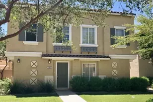 1303 S Sabino Dr, Gilbert, AZ 85296 - Photo 1