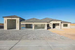 628 E Amber Sun Dr, Phoenix, AZ 85085 - Photo 1