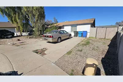 8226 W Meadowbrook Avenue, Phoenix, AZ 85033 - Photo 1