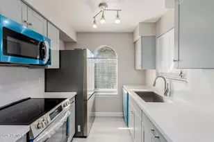 10610 S 48th St, Phoenix, AZ 85044 - Photo 1