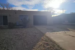 306 N 3rd St, Huachuca City, AZ 85616 - Photo 1