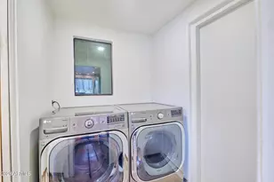 327 E Medlock Dr, Phoenix, AZ 85012 - Photo 8