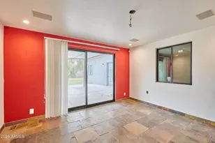 327 E Medlock Dr, Phoenix, AZ 85012 - Photo 10