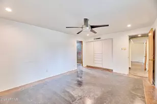 327 E Medlock Dr, Phoenix, AZ 85012 - Photo 18