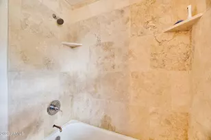 327 E Medlock Dr, Phoenix, AZ 85012 - Photo 28