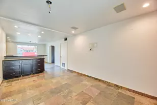 327 E Medlock Dr, Phoenix, AZ 85012 - Photo 12