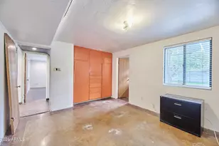 327 E Medlock Dr, Phoenix, AZ 85012 - Photo 24