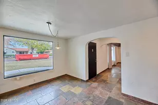 327 E Medlock Dr, Phoenix, AZ 85012 - Photo 4