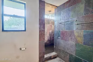 327 E Medlock Dr, Phoenix, AZ 85012 - Photo 22