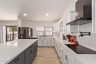 13918 N 78th Ave, Peoria, AZ 85381 - Photo 12