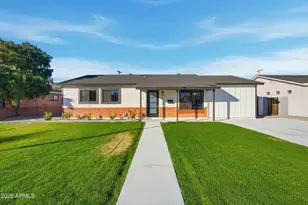 2324 E Heatherbrae Dr, Phoenix, AZ 85016 - Photo 1