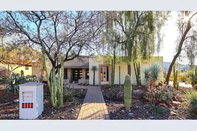 8401 N 16th Place, Phoenix, AZ 85020 - Photo 1