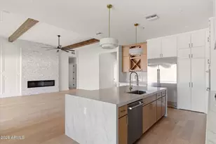 8042 E Palm Ln, Mesa, AZ 85207 - Photo 8