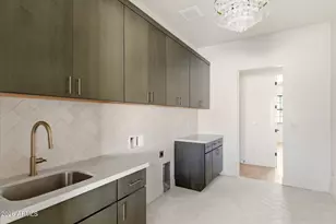 8042 E Palm Ln, Mesa, AZ 85207 - Photo 22