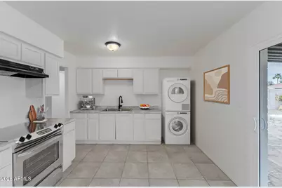 2525 N 47th Drive, Phoenix, AZ 85035 - Photo 12