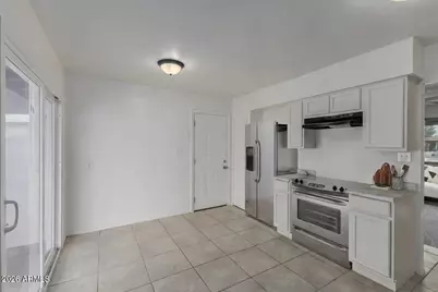 2525 N 47th Drive, Phoenix, AZ 85035 - Photo 8
