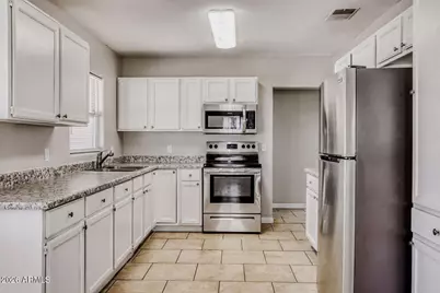 6132 N 35th Drive, Phoenix, AZ 85019 - Photo 10