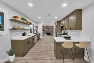 2218 W Poinsettia Dr, Phoenix, AZ 85029 - Photo 1