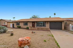 2407 W Laurel Ln, Phoenix, AZ 85029 - Photo 2