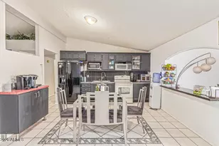 6718 W Catalina Dr, Phoenix, AZ 85033 - Photo 8