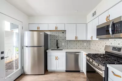 3038 N 38th Street #7, Phoenix, AZ 85018 - Photo 1