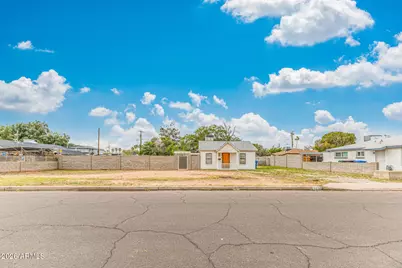 2230 N 27th Place, Phoenix, AZ 85008 - Photo 1
