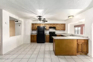 577 W Magdalena Dr, Tempe, AZ 85283 - Photo 10