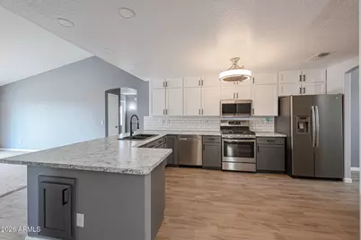 11059 W Irma Lane, Peoria, AZ 85373 - Photo 2