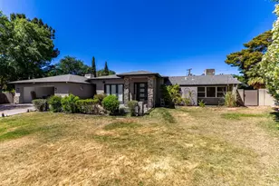 4636 North 39th Pl, Phoenix, AZ 85018 - Photo 1