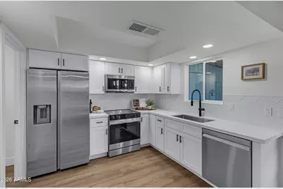 610 E Montebello Avenue #41, Phoenix, AZ 85012 - Photo 1