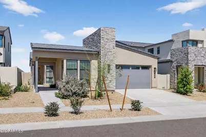 810 E Hopi Trail, Phoenix, AZ 85042 - Photo 1
