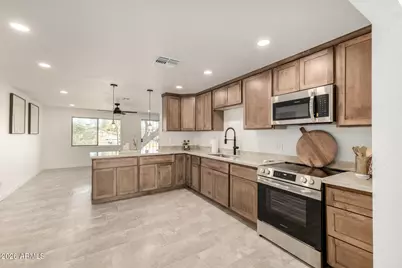 8226 W Meadowbrook Avenue, Phoenix, AZ 85033 - Photo 1