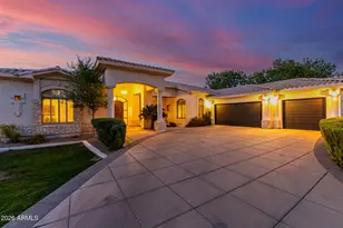8204 S Homestead Ln, Tempe, AZ 85284 - Photo 1