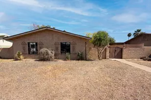 2326 W Paradise Dr, Phoenix, AZ 85029 - Photo 1
