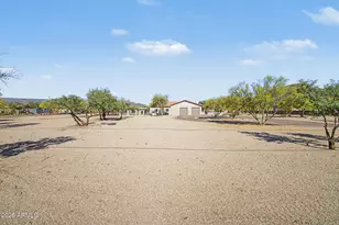 43211 N 16th St, New River, AZ 85087 - Photo 1