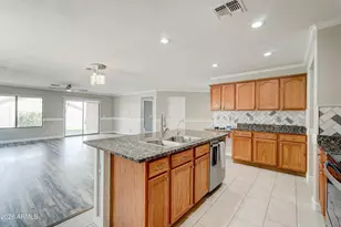 928 W Desert Hills Dr, San Tan Valley, AZ 85143 - Photo 14