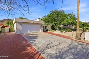 1634 E Echo Ln, Phoenix, AZ 85020 - Photo 1
