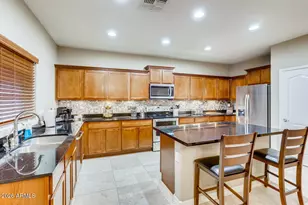 12379 W Sells Dr, Avondale, AZ 85392 - Photo 8