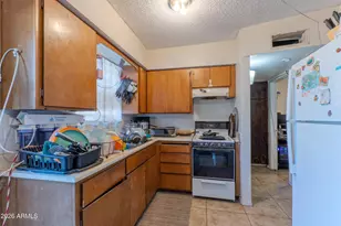 1142 N April Cir, Mesa, AZ 85203 - Photo 10