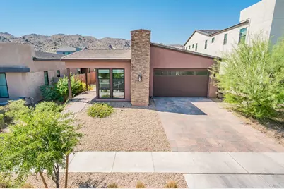 923 E Paseo Way, Phoenix, AZ 85042 - Photo 1