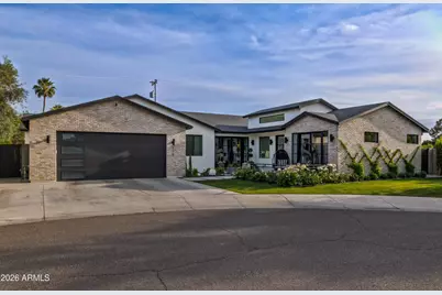 215 E Ashwood Place, Phoenix, AZ 85012 - Photo 1