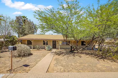 9438 N 16th Place, Phoenix, AZ 85020 - Photo 1